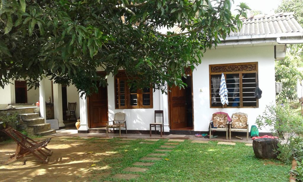 Rose Blossom Hotel Mirissa Exterior foto