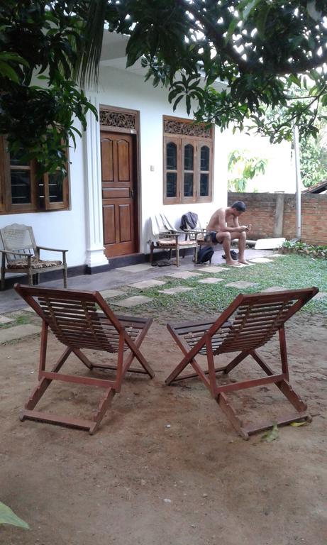 Rose Blossom Hotel Mirissa Exterior foto